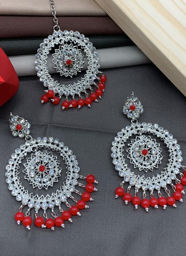 Red Stone Earrings With Maang Tikka